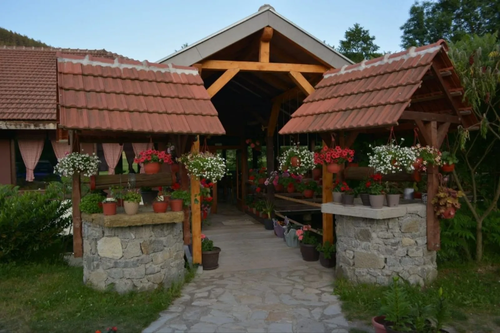 Ulaz u ribnjak i restoran